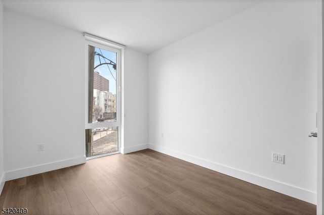 21 Lincoln Park 100, Newark City, NJ 07102