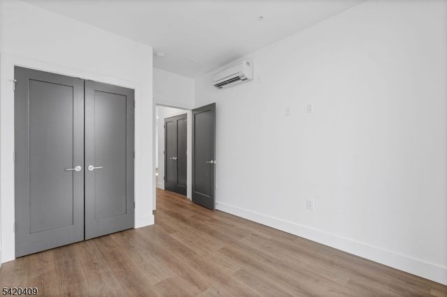 21 Lincoln Park 100, Newark City, NJ 07102