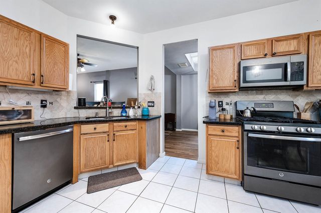 739 Apple Blossom Drive, Pearland, TX 77584