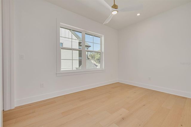 921 12TH STREET N, St Petersburg, FL 33705