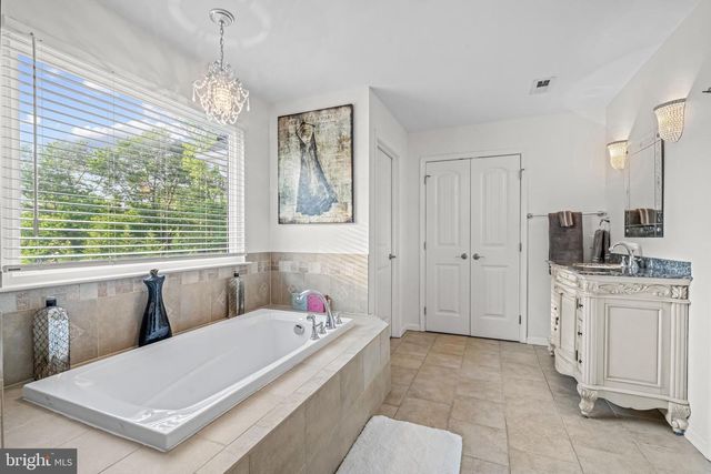 5 LAUREL WOOD CT, Lindenwold, NJ 08021