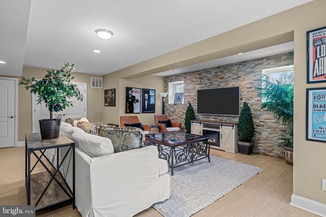 5 LAUREL WOOD CT, Lindenwold, NJ 08021