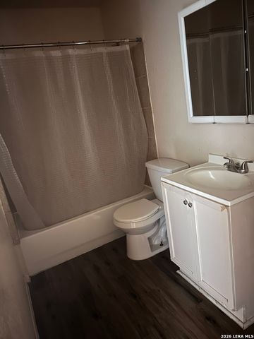 728 S Guadalupe, Seguin, TX 78155