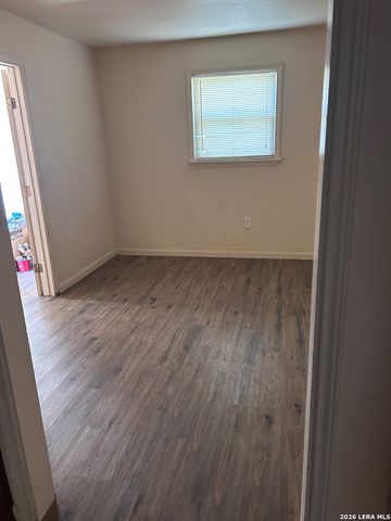 728 S Guadalupe, Seguin, TX 78155