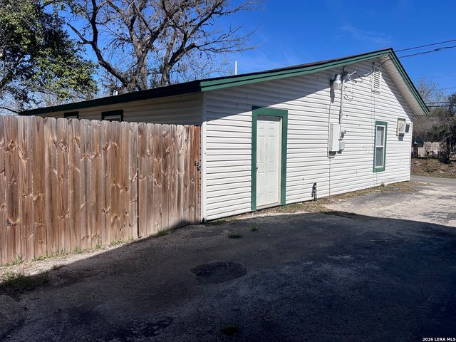 728 S Guadalupe, Seguin, TX 78155