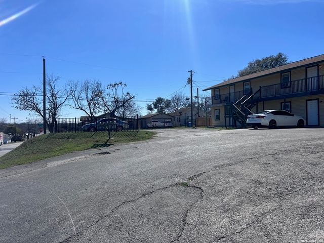 728 S Guadalupe, Seguin, TX 78155