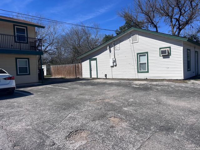 728 S Guadalupe, Seguin, TX 78155