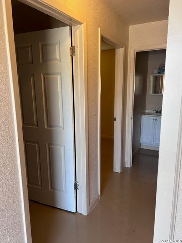 728 S Guadalupe, Seguin, TX 78155