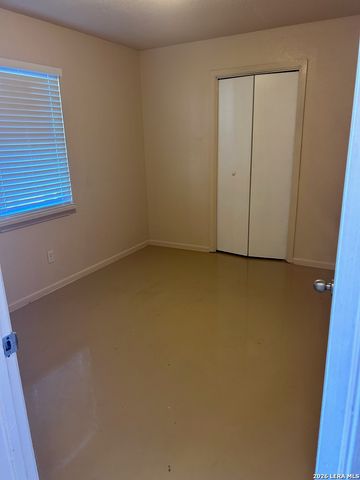 728 S Guadalupe, Seguin, TX 78155