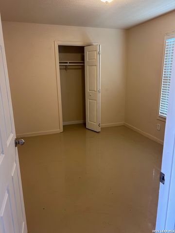 728 S Guadalupe, Seguin, TX 78155