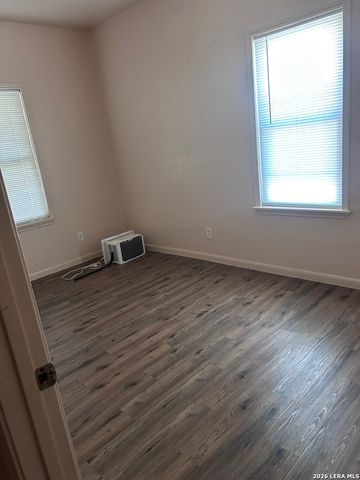 728 S Guadalupe, Seguin, TX 78155