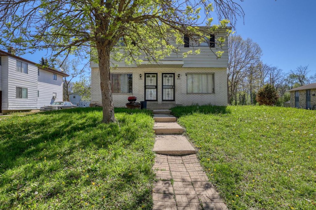 6300 101st STREET, Milwaukee, WI 53225