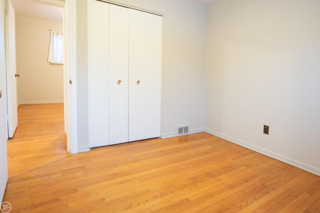 27443 Strathmoor Drive, Warren, MI 48092