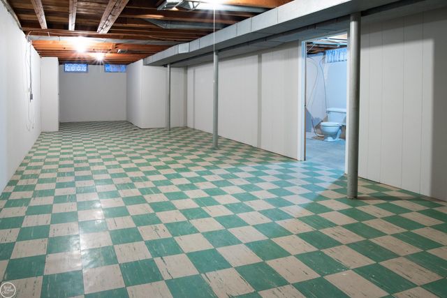 27443 Strathmoor Drive, Warren, MI 48092