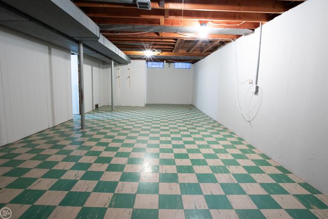 27443 Strathmoor Drive, Warren, MI 48092