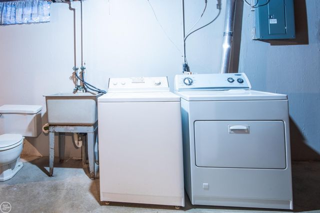 27443 Strathmoor Drive, Warren, MI 48092