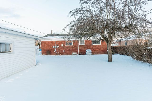 27443 Strathmoor Drive, Warren, MI 48092