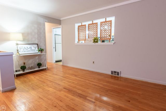 27443 Strathmoor Drive, Warren, MI 48092