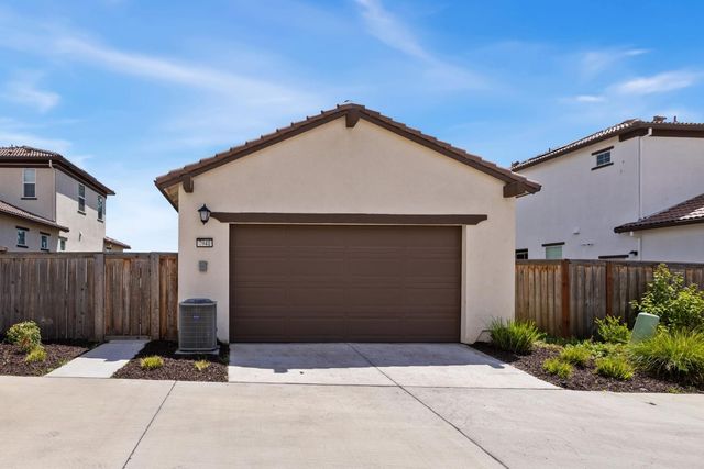 7941 Titan Dr, Antelope, CA 95843