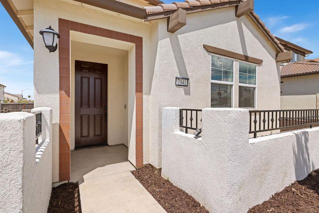 7941 Titan Dr, Antelope, CA 95843