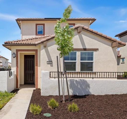 7941 Titan Dr, Antelope, CA 95843