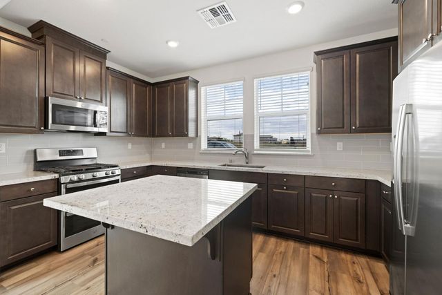 7941 Titan Dr, Antelope, CA 95843