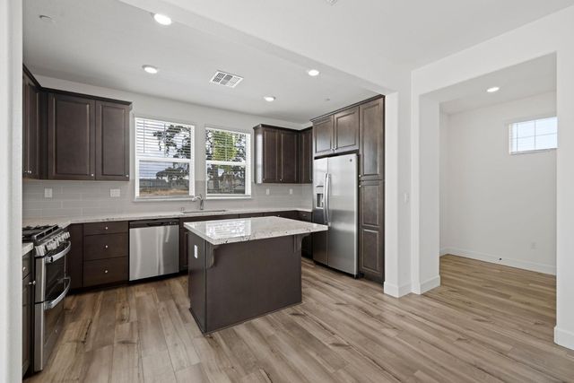 7941 Titan Dr, Antelope, CA 95843