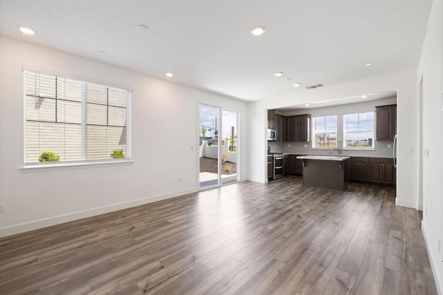 7941 Titan Dr, Antelope, CA 95843