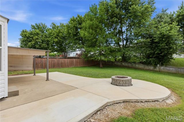 1027 Tower Park Drive, St Charles, MO 63304