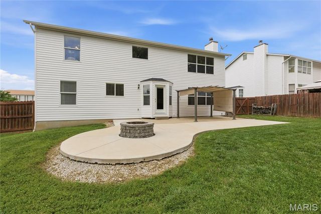 1027 Tower Park Drive, St Charles, MO 63304