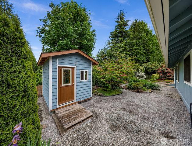 8120 Kitamat Way, Blaine, WA 98230