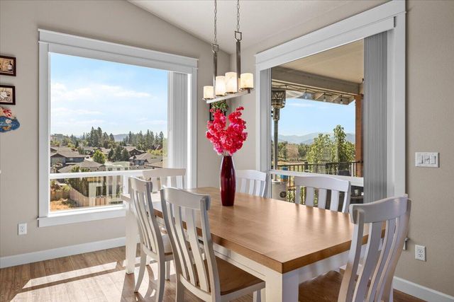 16 Terra Linda Court, Eagle Point, OR 97524