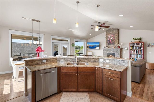 16 Terra Linda Court, Eagle Point, OR 97524