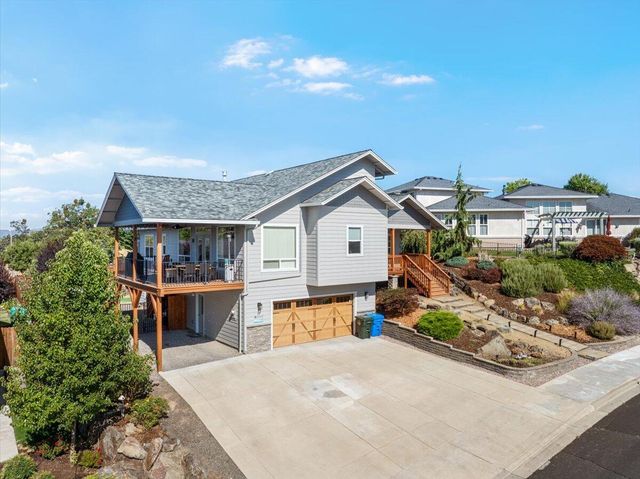 16 Terra Linda Court, Eagle Point, OR 97524