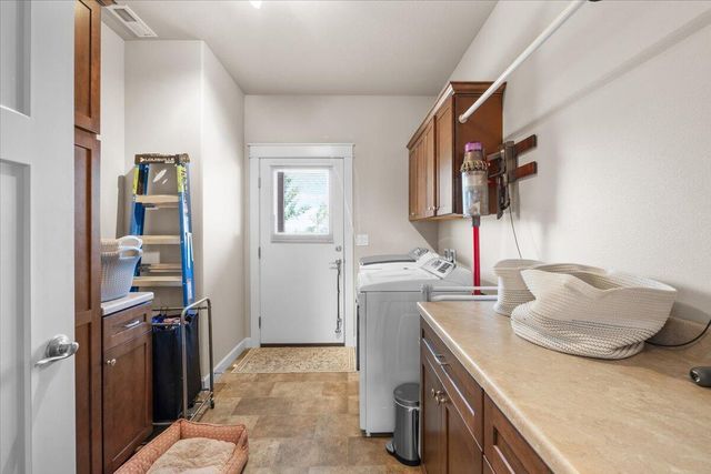 16 Terra Linda Court, Eagle Point, OR 97524