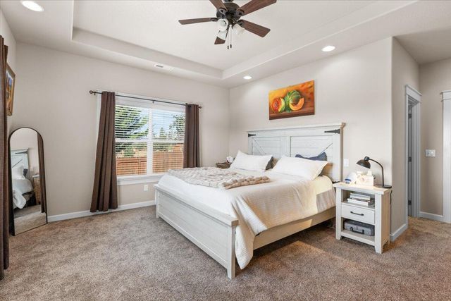 16 Terra Linda Court, Eagle Point, OR 97524