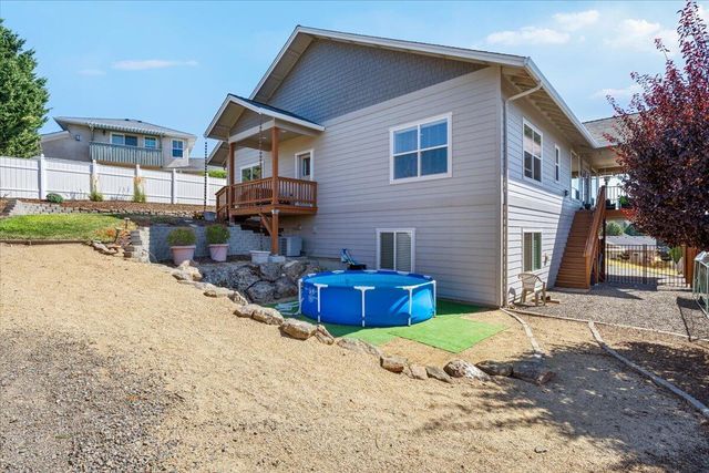 16 Terra Linda Court, Eagle Point, OR 97524