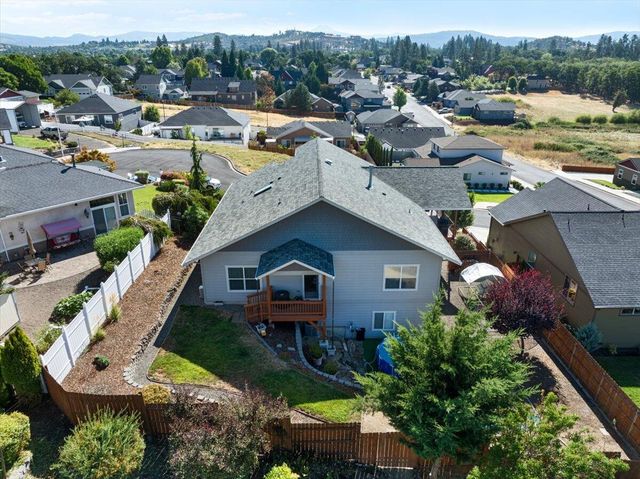 16 Terra Linda Court, Eagle Point, OR 97524