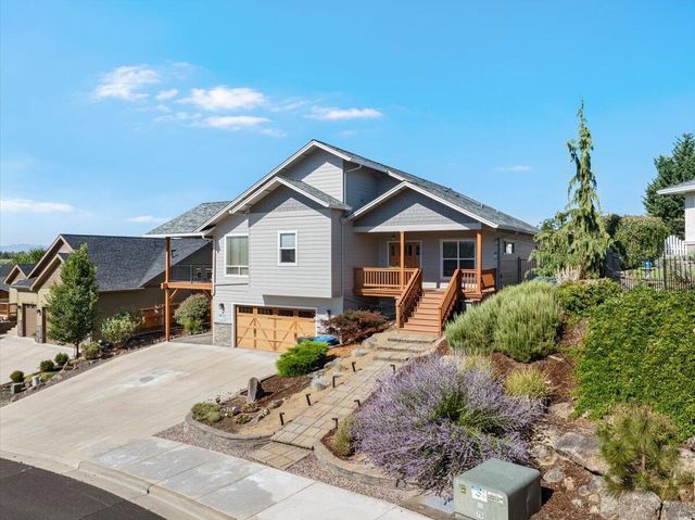 16 Terra Linda Court, Eagle Point, OR 97524