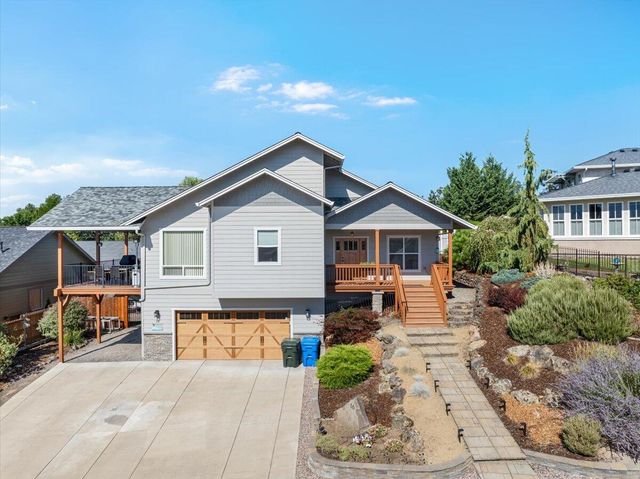 16 Terra Linda Court, Eagle Point, OR 97524