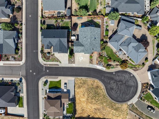 16 Terra Linda Court, Eagle Point, OR 97524