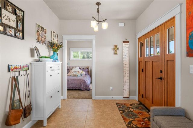 16 Terra Linda Court, Eagle Point, OR 97524