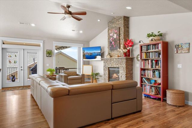 16 Terra Linda Court, Eagle Point, OR 97524