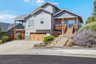 16 Terra Linda Court, Eagle Point, OR 97524
