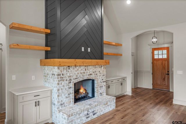 16618 Meadow Crest Dr., Lindale, TX 75771