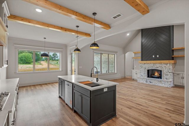 16618 Meadow Crest Dr., Lindale, TX 75771