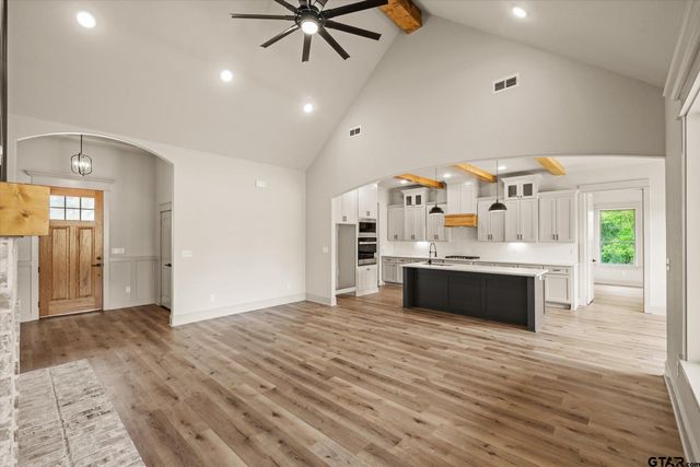 16618 Meadow Crest Dr., Lindale, TX 75771