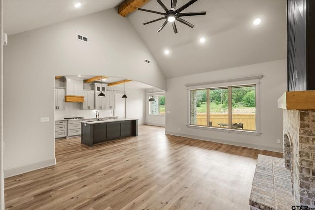 16618 Meadow Crest Dr., Lindale, TX 75771