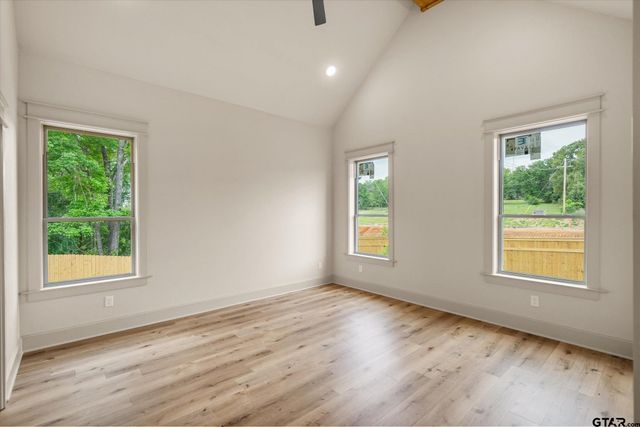 16618 Meadow Crest Dr., Lindale, TX 75771