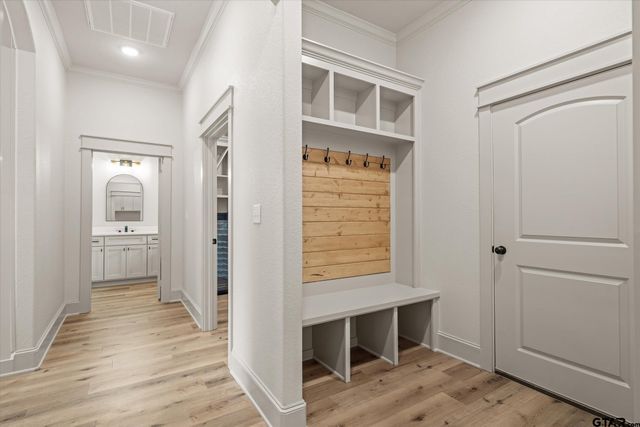 16618 Meadow Crest Dr., Lindale, TX 75771